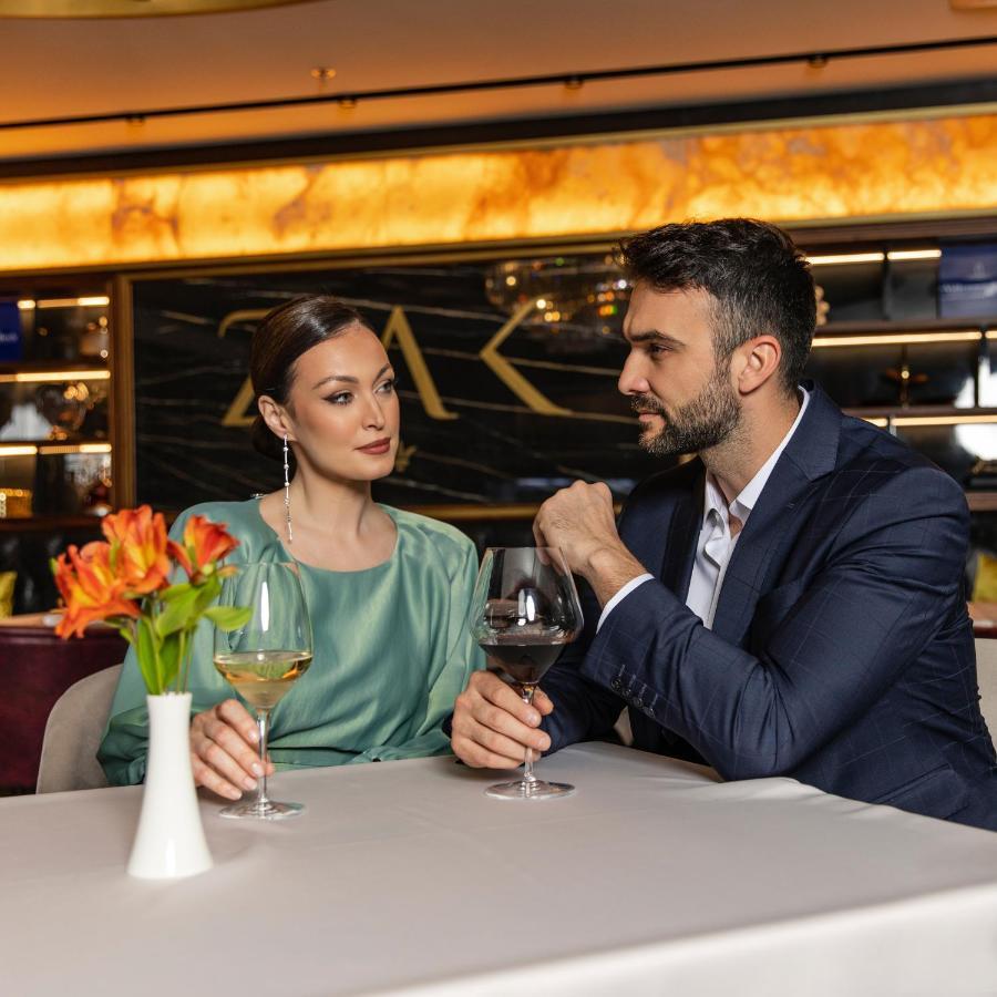 Hotel Pupin Новий Сад Екстер'єр фото A couple at a restaurant