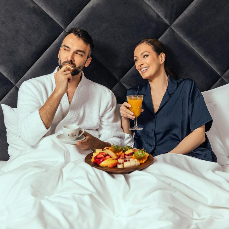 Hotel Pupin Новий Сад Екстер'єр фото A couple having breakfast in bed