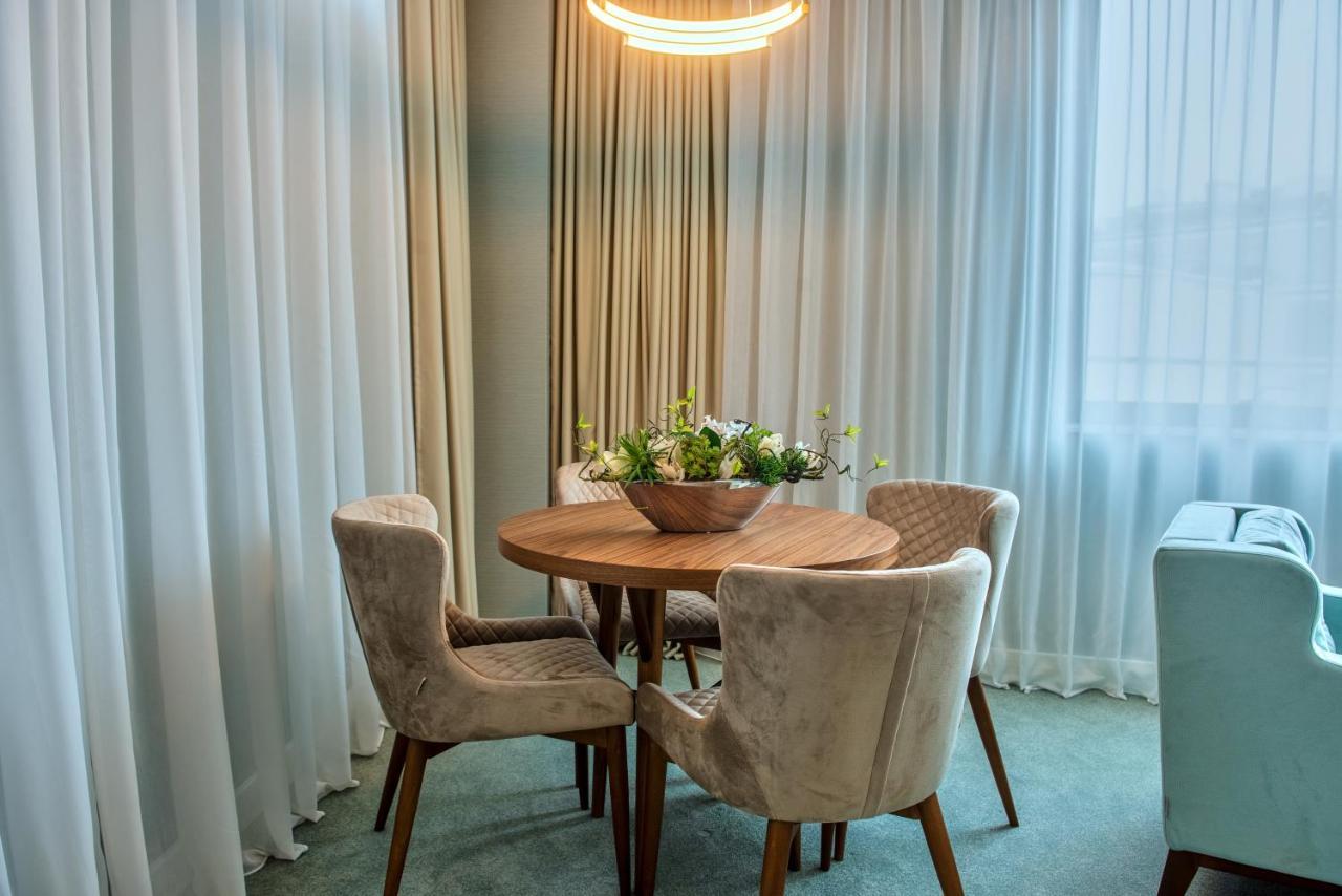 Hotel Pupin Новий Сад Екстер'єр фото A dining room in a hotel