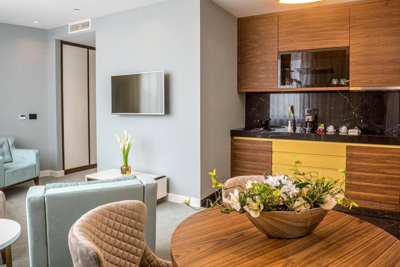 Hotel Pupin Новий Сад Екстер'єр фото A suite at the hotel