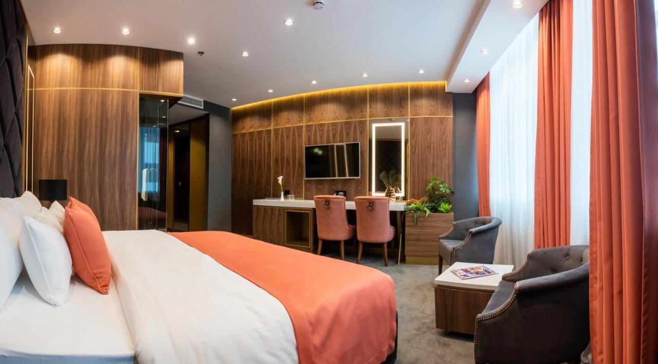 Hotel Pupin Новий Сад Екстер'єр фото A room at the hotel